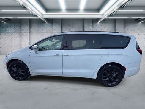 Used 2022 Chrysler Pacifica Touring-L w/ S Appearance Package image 5