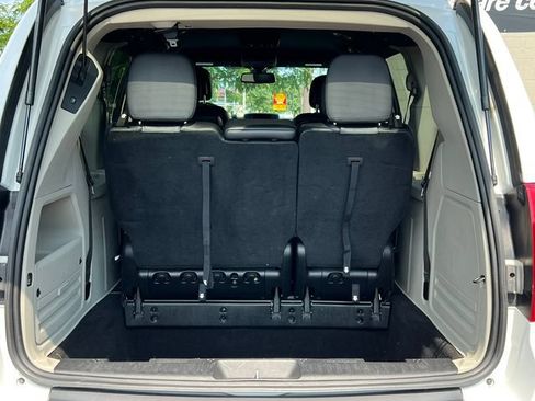 Used 2019 Dodge Grand Caravan SXT FWD image 30