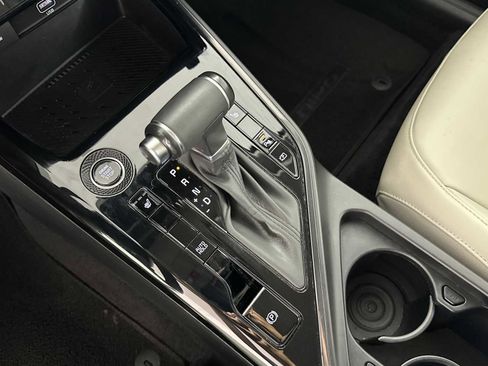 Used 2023 Kia Niro EX image 22