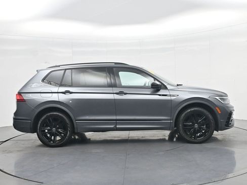Used 2022 Volkswagen Tiguan SE R-Line AWD/4WD image 4