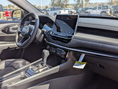 New 2026 Jeep Compass Latitude image 27