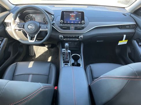 New 2025 Nissan Altima 2.5 SR image 17