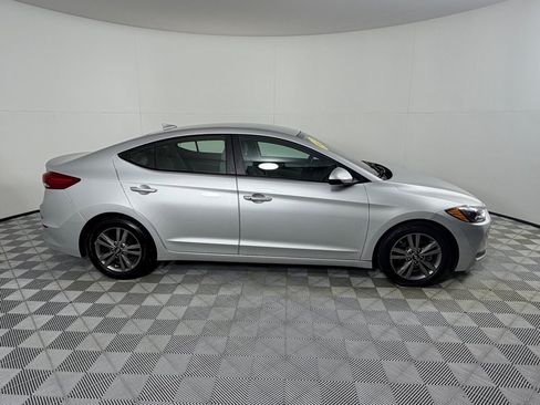 Used 2017 Hyundai Elantra SE w/ SE A/T Tech Package 03 FWD image 4