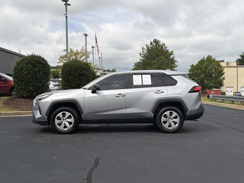 Used 2023 Toyota RAV4 LE FWD image 13