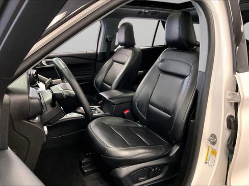 Used 2022 Ford Explorer XLT w/ Equipment Group 202A AWD/4WD image 24