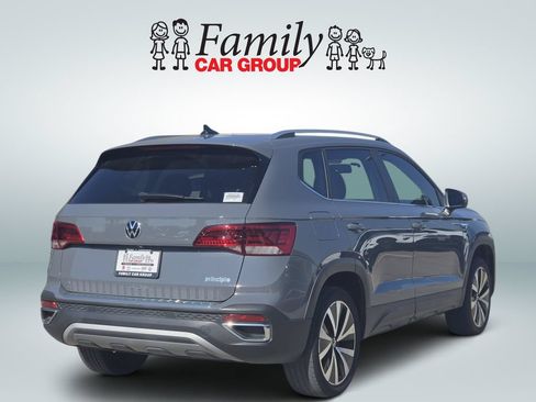 Used 2022 Volkswagen Taos SE FWD image 4
