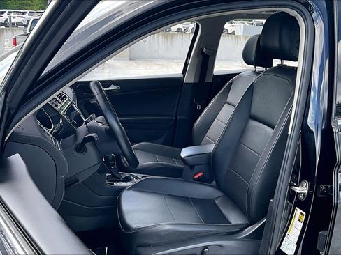 Used 2018 Volkswagen Tiguan SEL AWD/4WD image 8