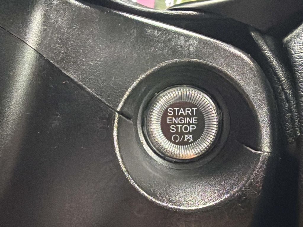 Used 2023 Jeep Renegade Latitude AWD/4WD image 34