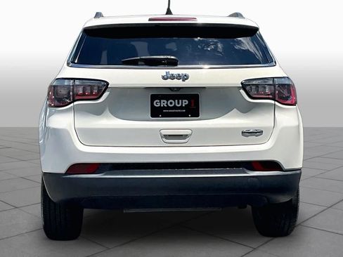 Used 2018 Jeep Compass Latitude w/ Popular Equipment Group FWD image 5