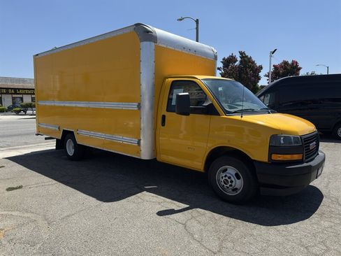 Used 2021 GMC Savana 3500 Extended w/ Power Convenience Package RWD image 3