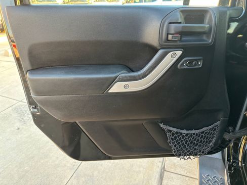 Used 2015 Jeep Wrangler Unlimited Sahara w/ Connectivity Group image 10