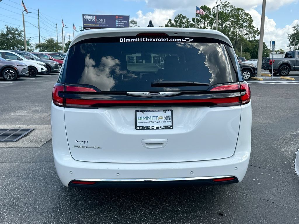 Used 2025 Chrysler Pacifica Select FWD image 6