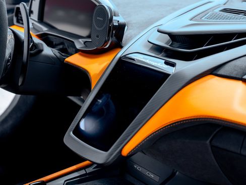 Used 2025 Lamborghini Revuelto AWD/4WD image 24