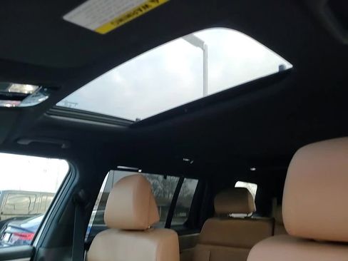 Certified 2025 Hyundai Santa Fe Limited image 22