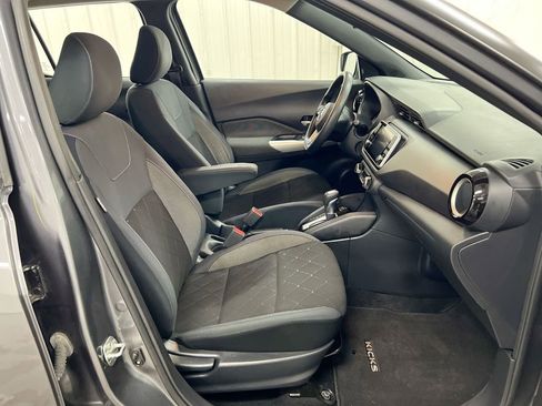 Used 2019 Nissan Kicks SV FWD image 21