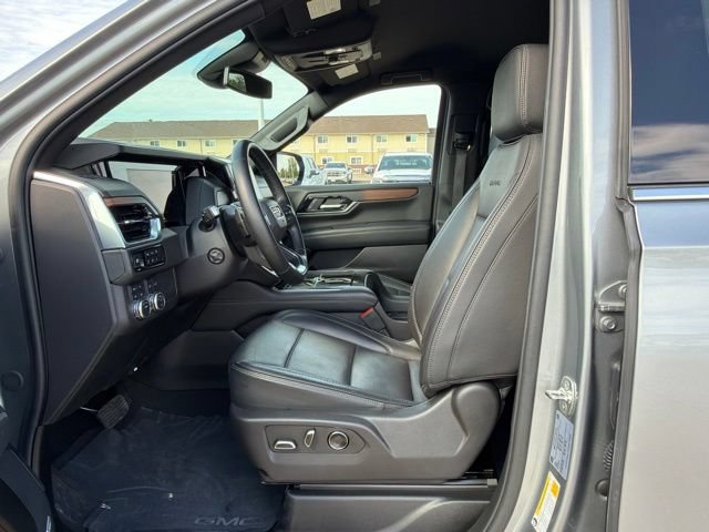 Used 2025 GMC Yukon Denali AWD/4WD image 12