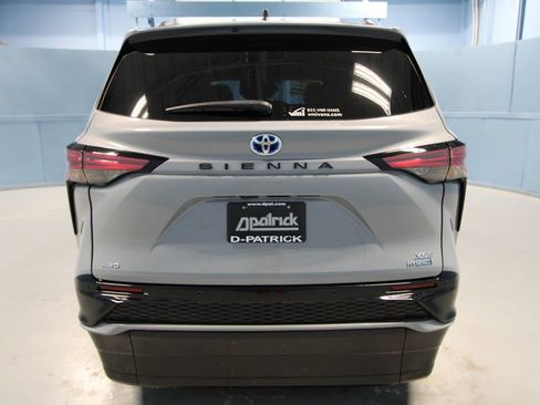 Used 2023 Toyota Sienna XSE image 35
