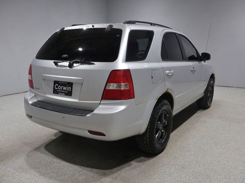 Used 2009 Kia Sorento LX AWD/4WD image 2
