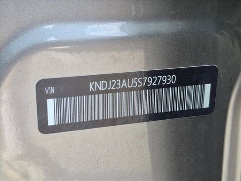 Used 2025 Kia Soul LX w/ LX Technology Package FWD image 16