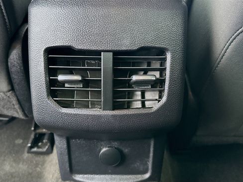 Used 2020 Ford Fusion SE FWD image 16