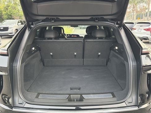 Used 2025 Cadillac Lyriq Luxury image 28