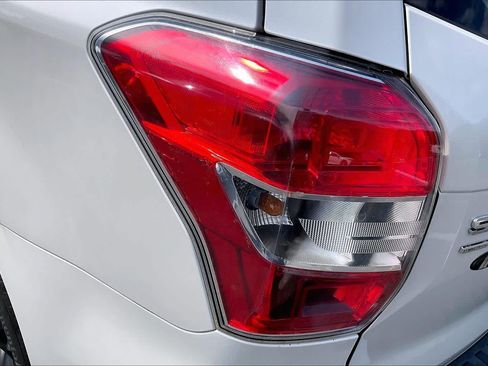 Used 2014 Subaru Forester 2.5i AWD/4WD image 28