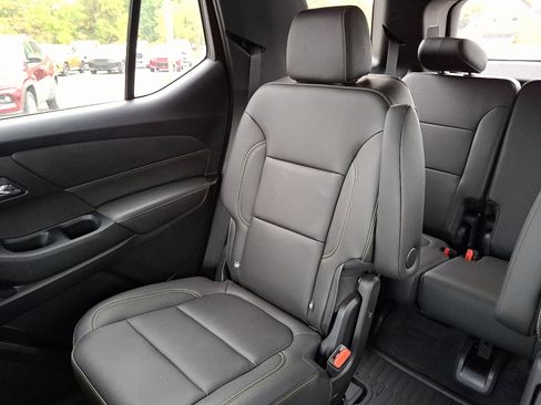 Used 2023 Chevrolet Traverse LT w/ LT Premium Package image 18