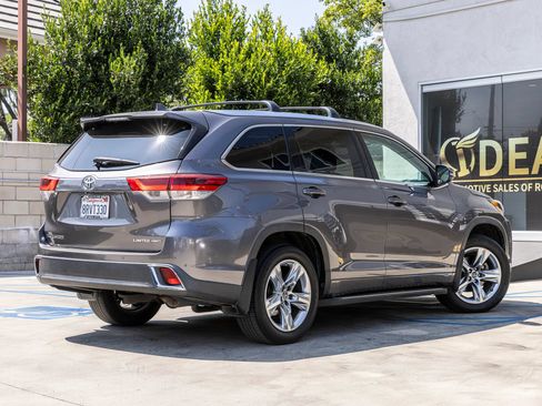 Used 2019 Toyota Highlander Limited AWD/4WD image 12