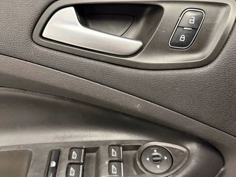 Used 2019 Ford Escape SEL image 21