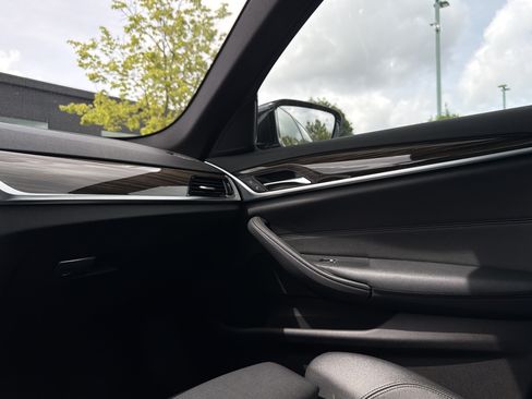 Used 2019 BMW 530i w/ Premium Package RWD image 23