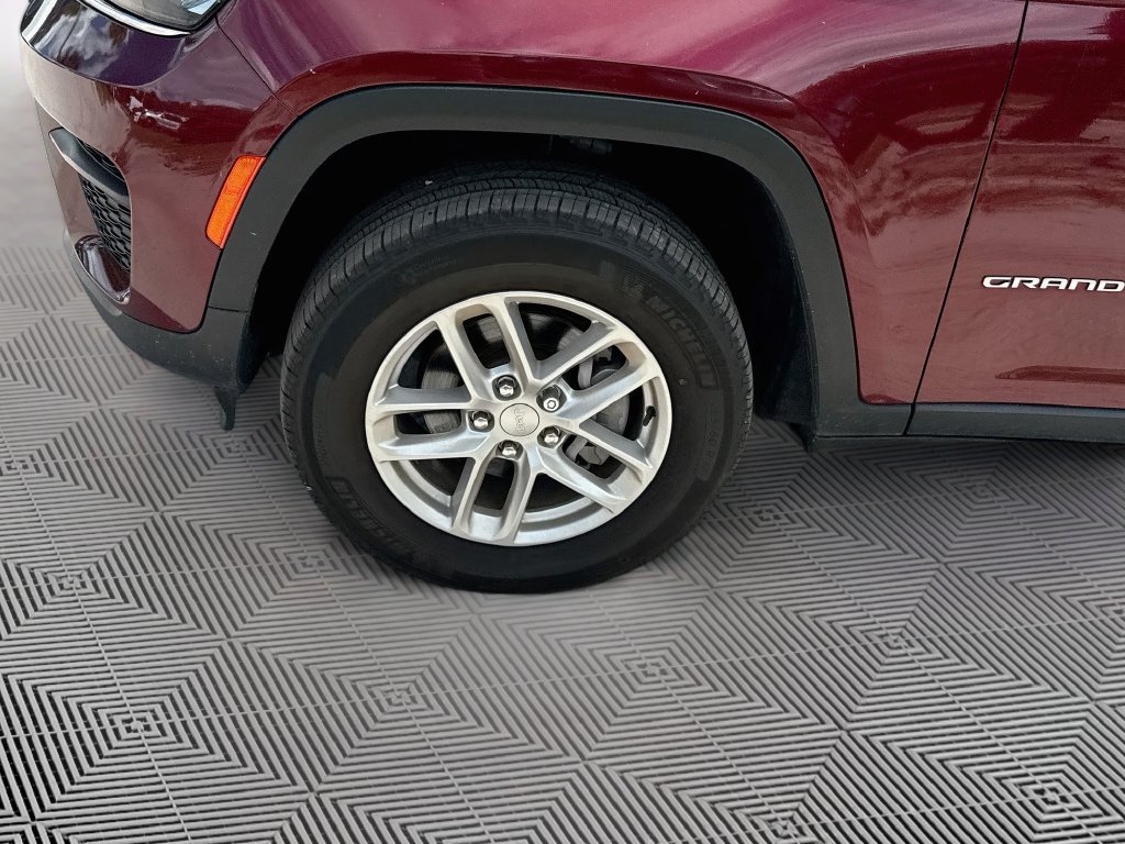 Used 2024 Jeep Grand Cherokee Laredo X AWD/4WD image 35