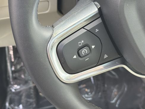 Certified 2023 Volvo XC40 B5 Plus w/ Protection Package Premier AWD/4WD image 19