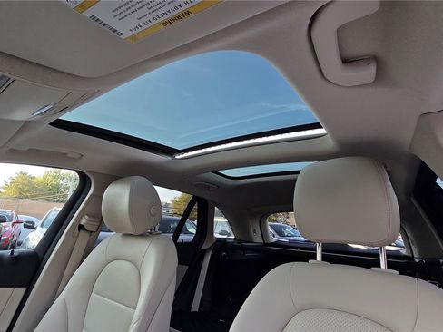Used 2017 Mercedes-Benz GLC 300 4MATIC image 59