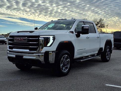 Used 2025 GMC Sierra 2500 SLT w/ SLT Convenience Package image 3