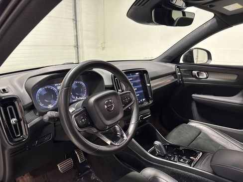 Used 2021 Volvo XC40 T5 R-Design w/ Climate Package image 11