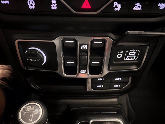 Used 2021 Jeep Wrangler Unlimited Sahara AWD/4WD image 25