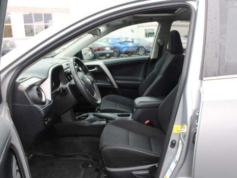 Used 2017 Toyota RAV4 XLE AWD/4WD image 13