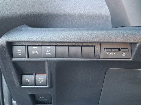 Used 2022 Toyota Sienna XSE w/ XSE Plus Package image 27