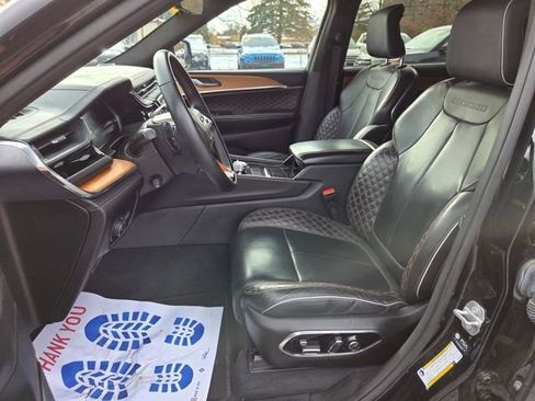 Used 2023 Jeep Grand Cherokee L Summit AWD/4WD image 19
