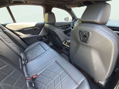 Used 2025 BMW 530i RWD image 27