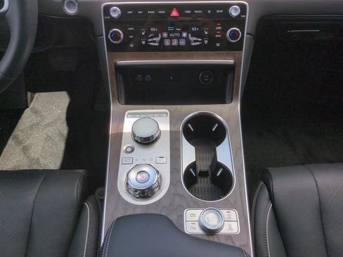 Used 2025 Genesis GV80 2.5T Prestige AWD/4WD image 18