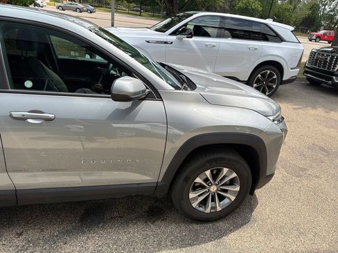 Used 2025 Chevrolet Equinox LT AWD/4WD image 8