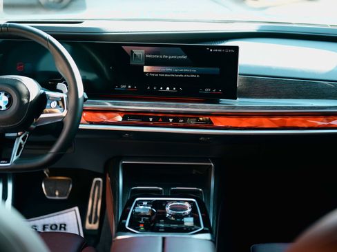 Used 2023 BMW 760i xDrive w/ Executive Package image 11