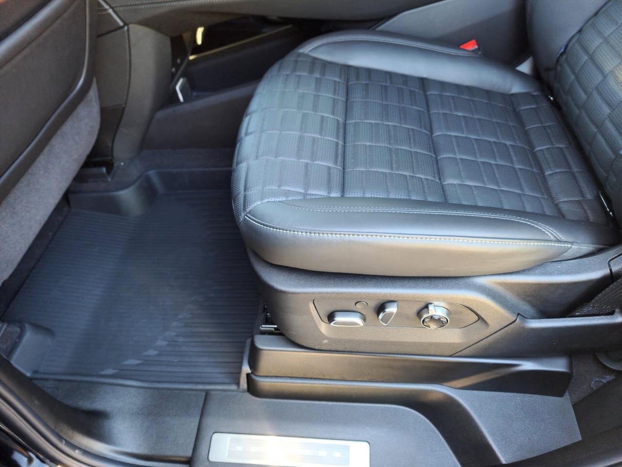 Used 2025 Cadillac Escalade V AWD/4WD image 33