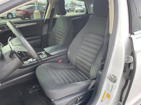Used 2017 Ford Fusion SE w/ Fusion SE Technology Package image 23