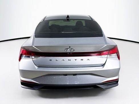 Used 2022 Hyundai Elantra SEL w/ Preferred Accessory Package image 29