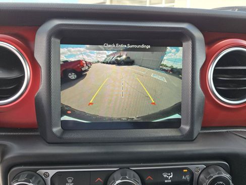Used 2023 Jeep Wrangler Unlimited Rubicon w/ Safety Group AWD/4WD image 8