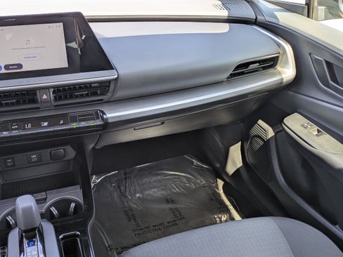 Used 2025 Toyota Prius LE FWD image 17