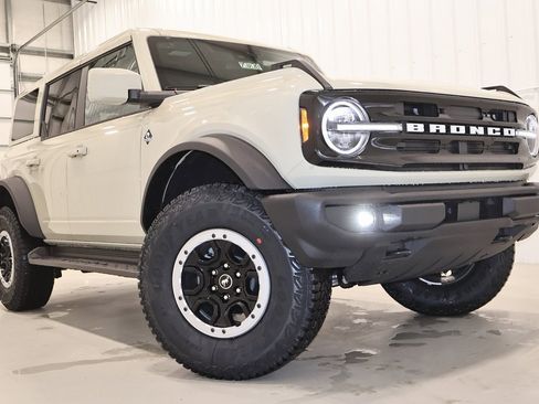 New 2025 Ford Bronco Outer Banks w/ Sasquatch Package image 29