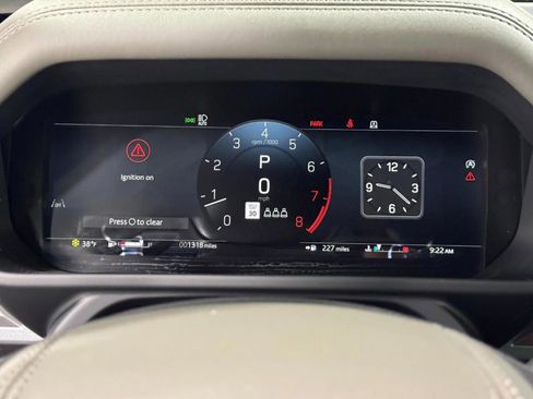 Used 2025 Land Rover Defender 110 image 24